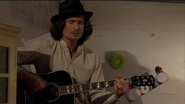 Iouri Podladtchikov mit Gitarre als Sänger Iouri Podladtchikov mit Gitarre als Sänger
