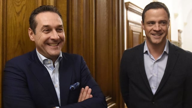 Strache und Gudenus, beide lachen. Strache und Gudenus, beide lachen.