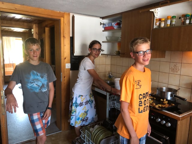Drei Kinder in der Küche Drei Kinder in der Küche