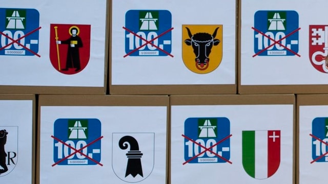 Kisten mit den gesammelten Unterschriftung gegen die 100-Franken-Vignette. Kisten mit den gesammelten Unterschriftung gegen die 100-Franken-Vignette.