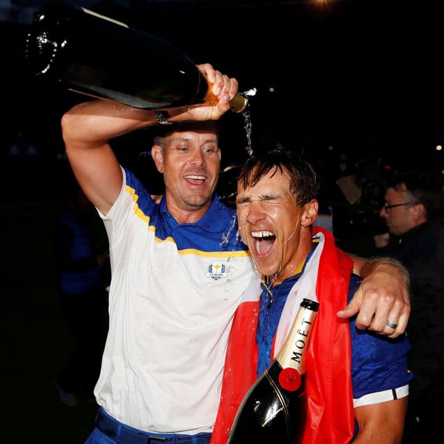 Thorbjörn Olesen (rechts) mit Teamkollege Henrik Stenson nach dem Ryder-Cup-Sieg 2018. Thorbjörn Olesen (rechts) mit Teamkollege Henrik Stenson nach dem Ryder-Cup-Sieg 2018.