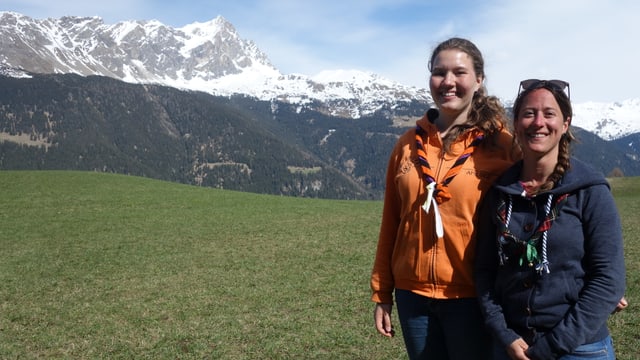 Luna Weggler e Victoria Mosca al curs dals battasendas Grischun, davos è da vesair il Piz Mitgel. Luna Weggler e Victoria Mosca al curs dals battasendas Grischun, davos è da vesair il Piz Mitgel.
