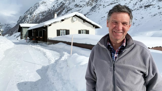 Kurt Patzen, der Gemeindepräsident von Avers, lebt und arbeitet auf seinem Hof in Madris. Kurt Patzen, der Gemeindepräsident von Avers, lebt und arbeitet auf seinem Hof in Madris.
