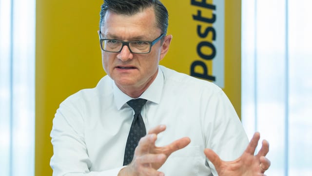 Postfinance-Chef Hansruedi Köng gestikuliert. Postfinance-Chef Hansruedi Köng gestikuliert.