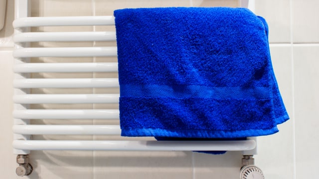 Badetuch an Heizkörper Badetuch an Heizkörper