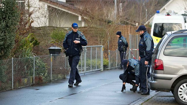 Polizisten am Tatort Polizisten am Tatort