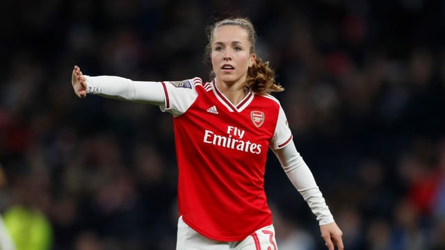 Lia Wälti im roten Arsenal-Trikot Lia Wälti im roten Arsenal-Trikot