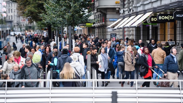 Europäische Teenagerinnen - In Ganz Europa Geht Es Freizügig Zur Sache Europäische Teenagerinnen - In Ganz Europa Geht Es Freizügig Zur Sache