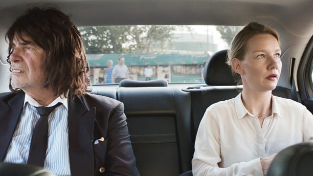 Winfried aka Toni Erdmann mit seiner Tochter Ines Winfried aka Toni Erdmann mit seiner Tochter Ines