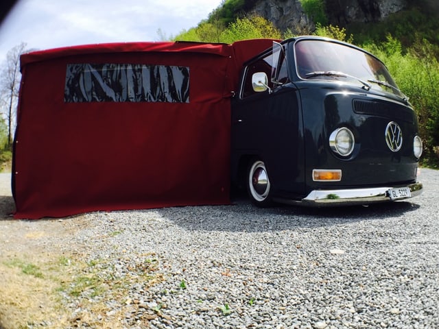 T2a Pritsche mit Campingzelt.