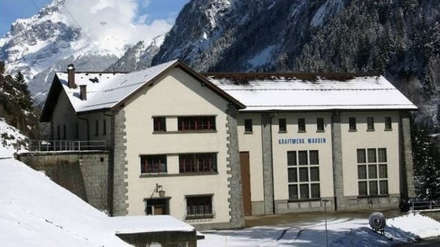 Das Krafwerk, ein weisses älteres Gebäude, von aussen. Das Krafwerk, ein weisses älteres Gebäude, von aussen.