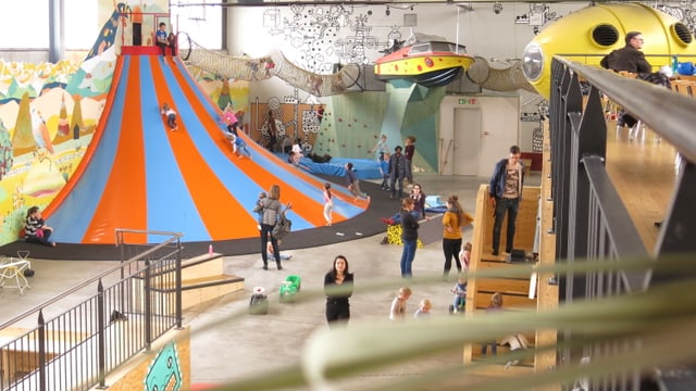 Ein Spielplatz. Ein Spielplatz.