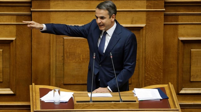 Mitsotakis am Rednerpult Mitsotakis am Rednerpult