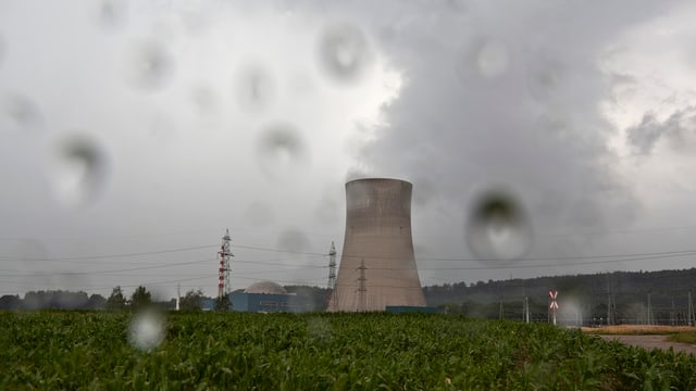 Gösgen im Regen. Auf der Linse der Kamera hat es Wassertropfen... Gösgen im Regen. Auf der Linse der Kamera hat es Wassertropfen...