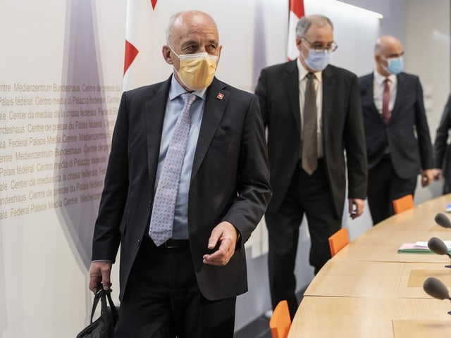 Ueli Maurer, Guy Parmelin und Alain Berset vor der Medienkonferenz des Bundesrats Ueli Maurer, Guy Parmelin und Alain Berset vor der Medienkonferenz des Bundesrats