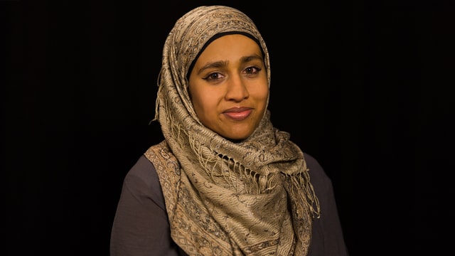 Fathima mit formellerem Kopftuch Fathima mit formellerem Kopftuch