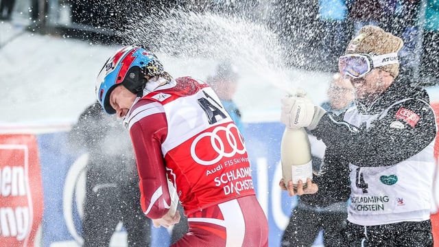 Henrik Kristoffersen (sanester) e Marcel Hirscher (dretg) pon rir. Els èn sta responsabels che ils plirs dieschmilli aspectaturs han gì in spectacul tar il slalom da notg a Schladming. Henrik Kristoffersen (sanester) e Marcel Hirscher (dretg) pon rir. Els èn sta responsabels che ils plirs dieschmilli aspectaturs han gì in spectacul tar il slalom da notg a Schladming.