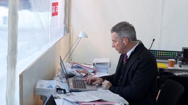 Reto Lipp am Computer Reto Lipp am Computer