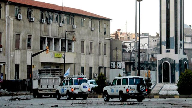 UNO-Hilfskonvoi in Homs unterwegs. UNO-Hilfskonvoi in Homs unterwegs.