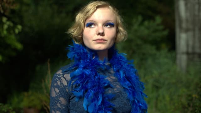 Portrait von Wanda, der Hauptfigur in «Draussen ist Sommer», gespielt von Maria Darius. Portrait von Wanda, der Hauptfigur in «Draussen ist Sommer», gespielt von Maria Darius.