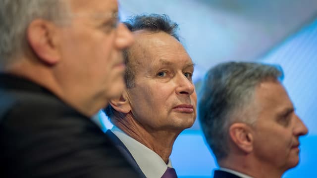 Johann Schneider-Ammann, Philipp Müller, und Didier Burkhalter im Porträt. Johann Schneider-Ammann, Philipp Müller, und Didier Burkhalter im Porträt.