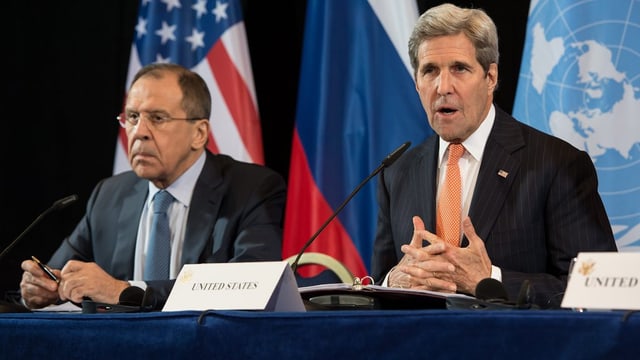 Sergei Lavrov, il minister da l'exteriur da la Russia (san). e ses collega d'uffizi dals Stadis Unids, John Kerry (dre.) Sergei Lavrov, il minister da l'exteriur da la Russia (san). e ses collega d'uffizi dals Stadis Unids, John Kerry (dre.)
