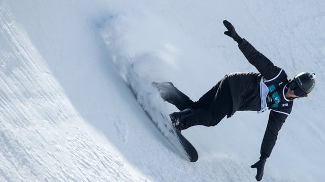 Iouri Podladtchikov landet nach einem Sprung in der Pipe. Iouri Podladtchikov landet nach einem Sprung in der Pipe.