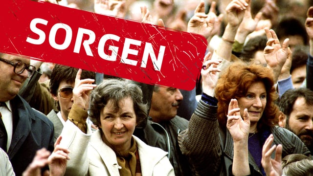 Die Landsgemeinde in Appenzell Innerrhoden: Die Menschen strecken die Hände in die Höhe. Die Landsgemeinde in Appenzell Innerrhoden: Die Menschen strecken die Hände in die Höhe.