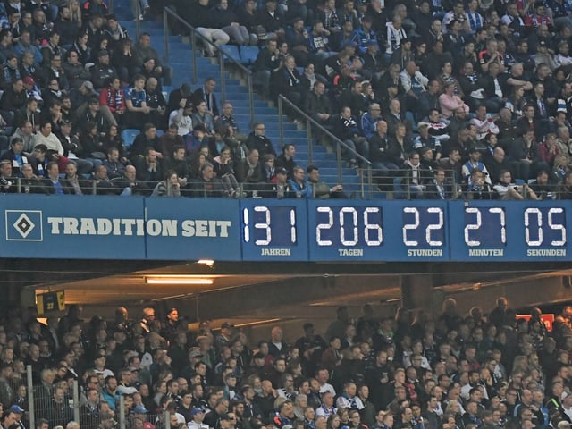 Stadionuhr im HSV-Stadion Stadionuhr im HSV-Stadion