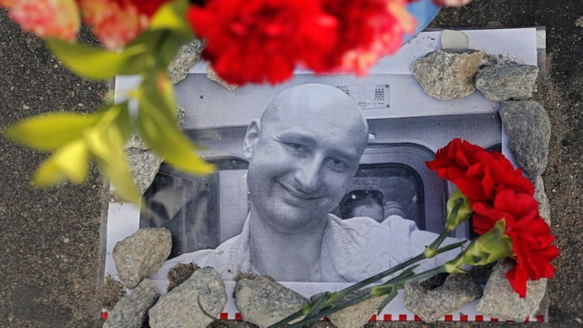Foto umrahmt mit Blumen Foto umrahmt mit Blumen