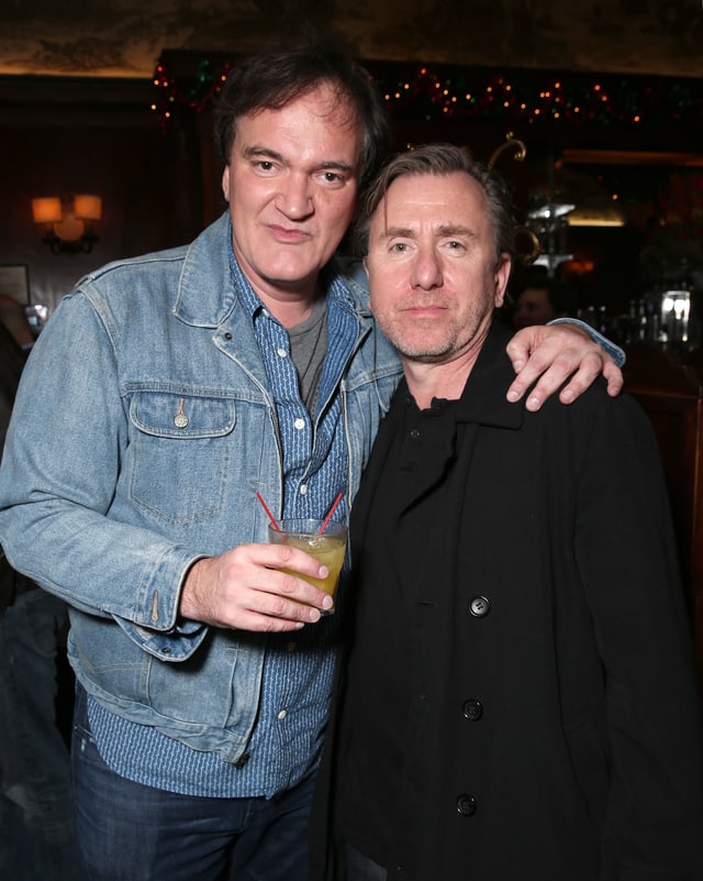 Tarantino und Roth schauen gemeinsam in die Kamera. Tarantino und Roth schauen gemeinsam in die Kamera.