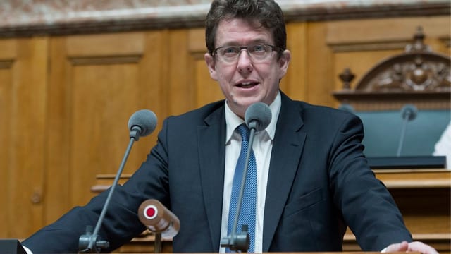 Albert Rösti am Rednerpult im Nationalratssaal. Albert Rösti am Rednerpult im Nationalratssaal.