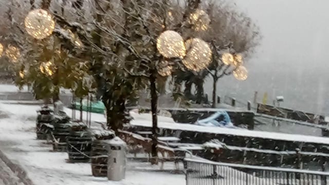 Schon am Freitag war die Seepromenade in Ascona weiss. Schon am Freitag war die Seepromenade in Ascona weiss.