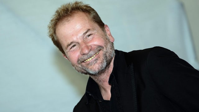 Ulrich Seidl lächelt verschmitzt in die Kamera. Ulrich Seidl lächelt verschmitzt in die Kamera.