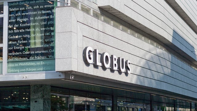 Front der Globus-Filiale an der Bahnhofstrasse. Front der Globus-Filiale an der Bahnhofstrasse.
