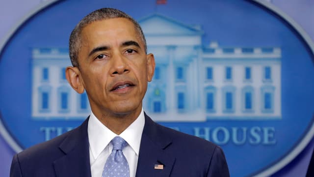 Obama spricht vor dem Emblem des Weissen Hauses. Obama spricht vor dem Emblem des Weissen Hauses.