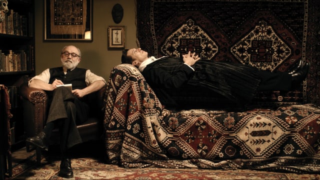 Video «Der Vampir auf der Couch» abspielen Video «Der Vampir auf der Couch» abspielen