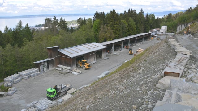 Steinbruch vor Sicht über Bodensee Steinbruch vor Sicht über Bodensee