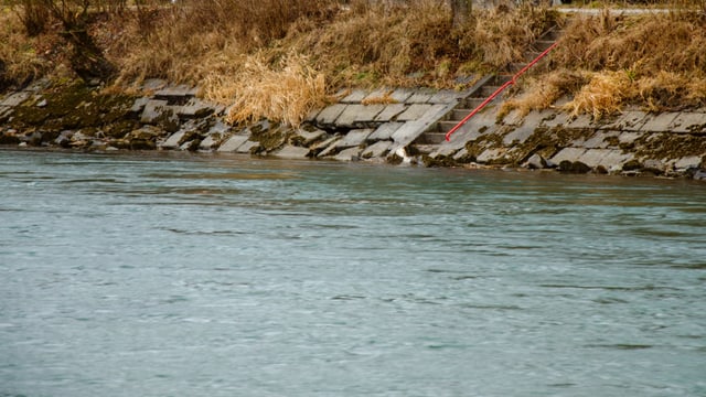 Die Betonklötze, die am Aareufer verbaut wurden, sind nicht mehr an ihrem alten Platz. Die Betonklötze, die am Aareufer verbaut wurden, sind nicht mehr an ihrem alten Platz.