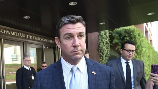 Duncan Hunter war ein republikanischer Abegeordneter, der Gelder missbräuchlich verwendet hat. Duncan Hunter war ein republikanischer Abegeordneter, der Gelder missbräuchlich verwendet hat.