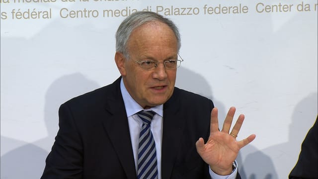 Johann Schneider Ammann an der heutigen Pressekonferenz Johann Schneider Ammann an der heutigen Pressekonferenz
