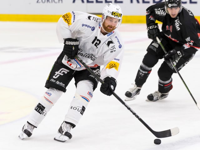 Mattias Ritola im Dress von Fribourg-Gottéron. Mattias Ritola im Dress von Fribourg-Gottéron.