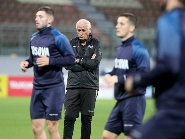 Kosovo-Trainer Bernard Challandes. Kosovo-Trainer Bernard Challandes.