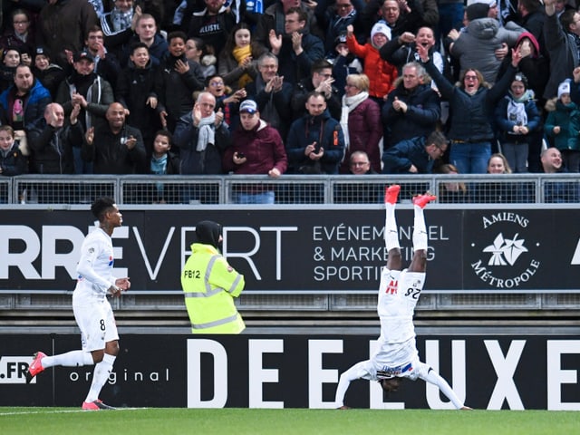 Amiens Fousseni Diabaté beim Überschlag Amiens Fousseni Diabaté beim Überschlag