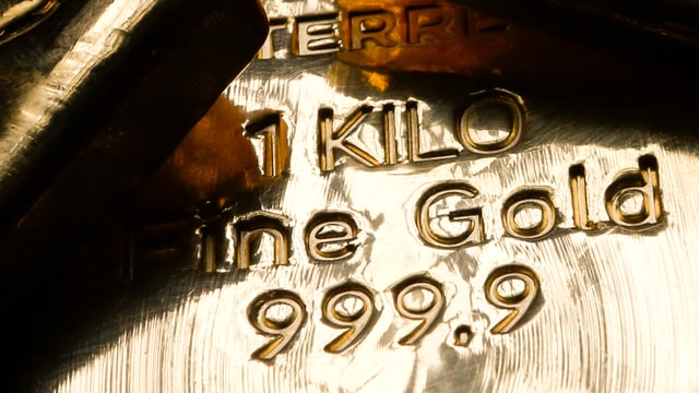 Goldbarren von einem Kilo in der Münze Österreichs. Goldbarren von einem Kilo in der Münze Österreichs.