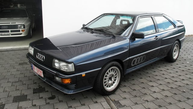 Dunkelblauer Audi Quattro Dunkelblauer Audi Quattro