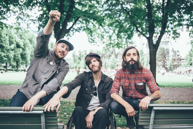 Mit Portugal. The Man im Park: «Sounds!»-Mann Andi Rohrer (r.) traf Zack Carothers (l.) und Gitarrist Eric Howk (m.) in Zürich. Mit Portugal. The Man im Park: «Sounds!»-Mann Andi Rohrer (r.) traf Zack Carothers (l.) und Gitarrist Eric Howk (m.) in Zürich.