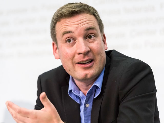Lukas Reimann gestikulierend. Lukas Reimann gestikulierend.