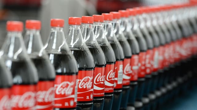 Cocacola-Flaschen in Produktion Cocacola-Flaschen in Produktion