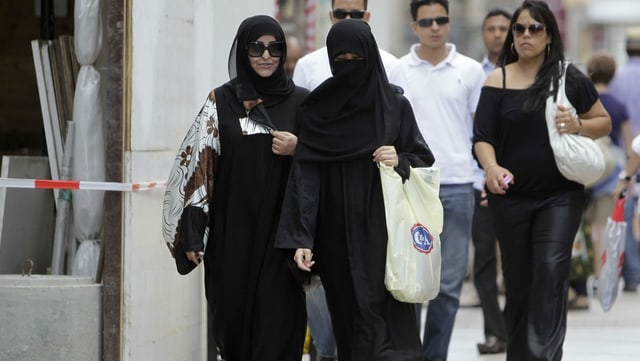 Zwei Frauen mit Niqab Zwei Frauen mit Niqab